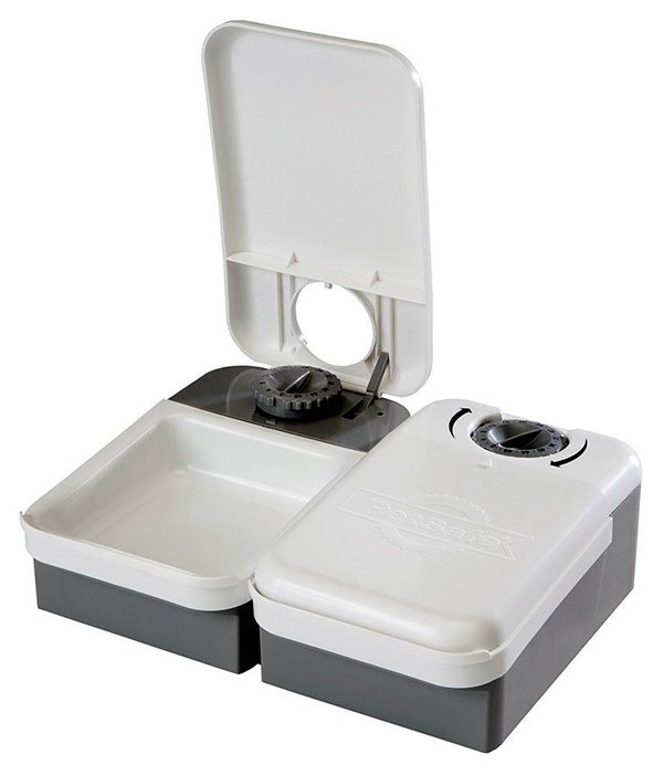 Buying Cat Feeders with Timers Makes Pet Management Easy
